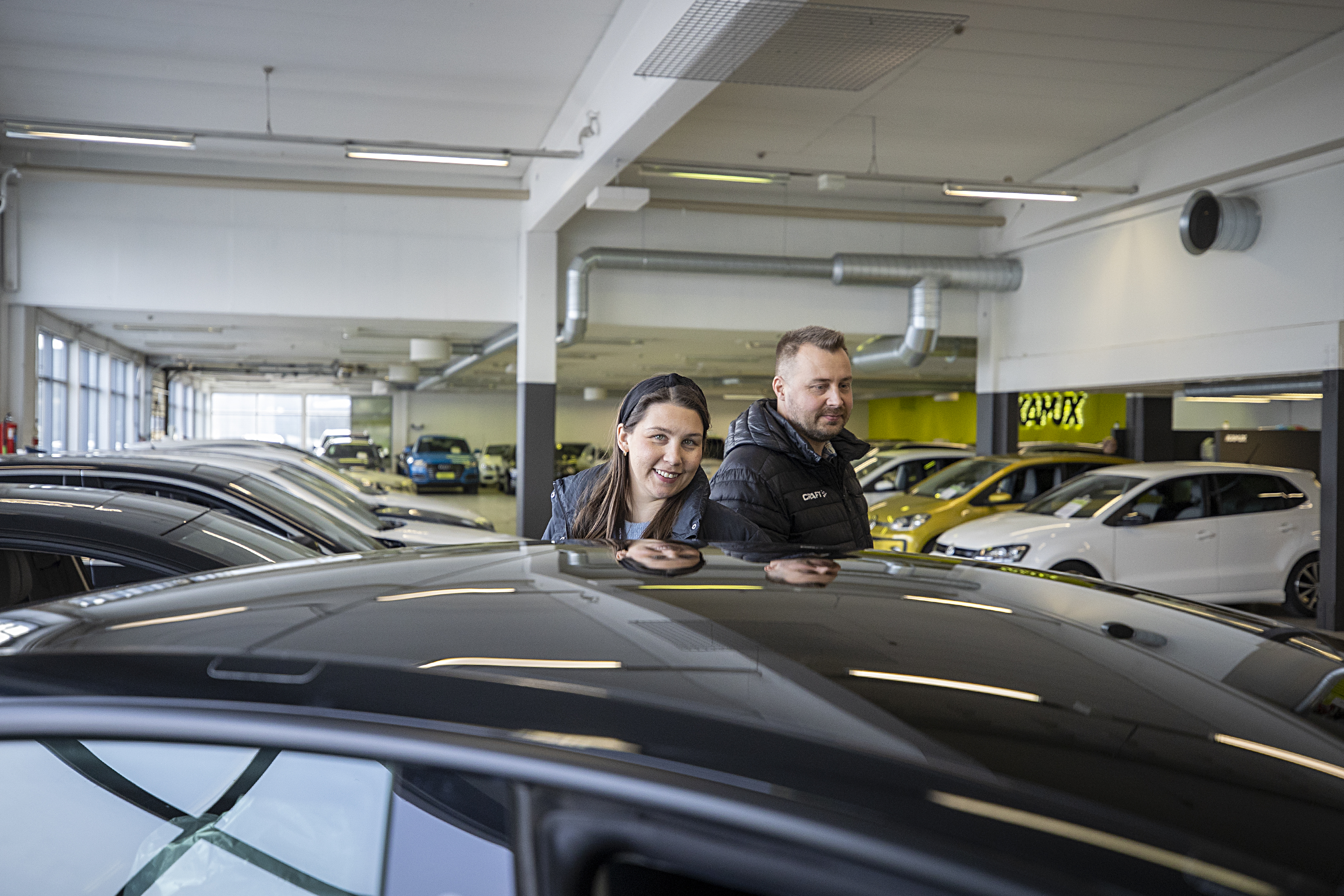 Uuden auton ostaja joutuu puntaroimaan käyttövoiman valintaa ihan tosissaan –" Nyt ollaan murrosvaiheessa"