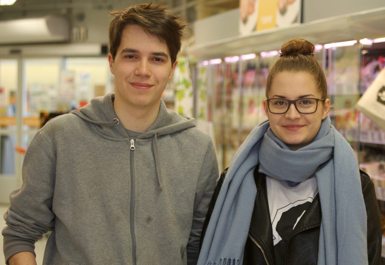Emilia ja Julius Micklin katsovat tulevaisuuteen positiivisella mielellä. Sisarukset toivovat pääsevänsä opiskelemaan alalle, joka tarjoaisi heille töitä.