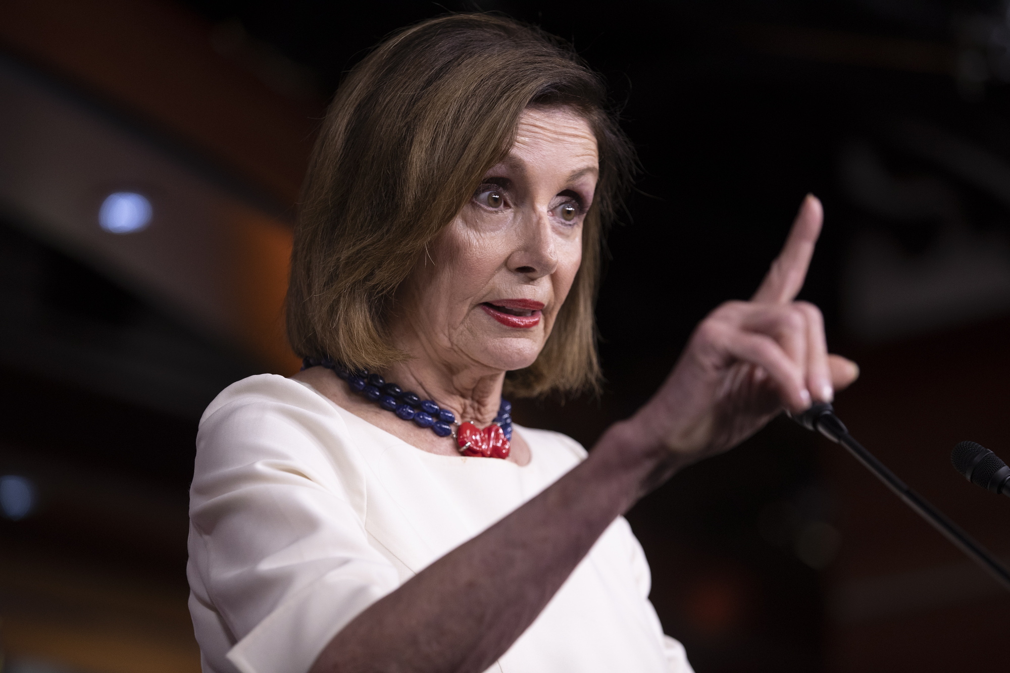 Edustajainhuoneen puhemies Nancy Pelosi sanoi, että kansan mielipide on nyt virkarikostutkinnan puolella.