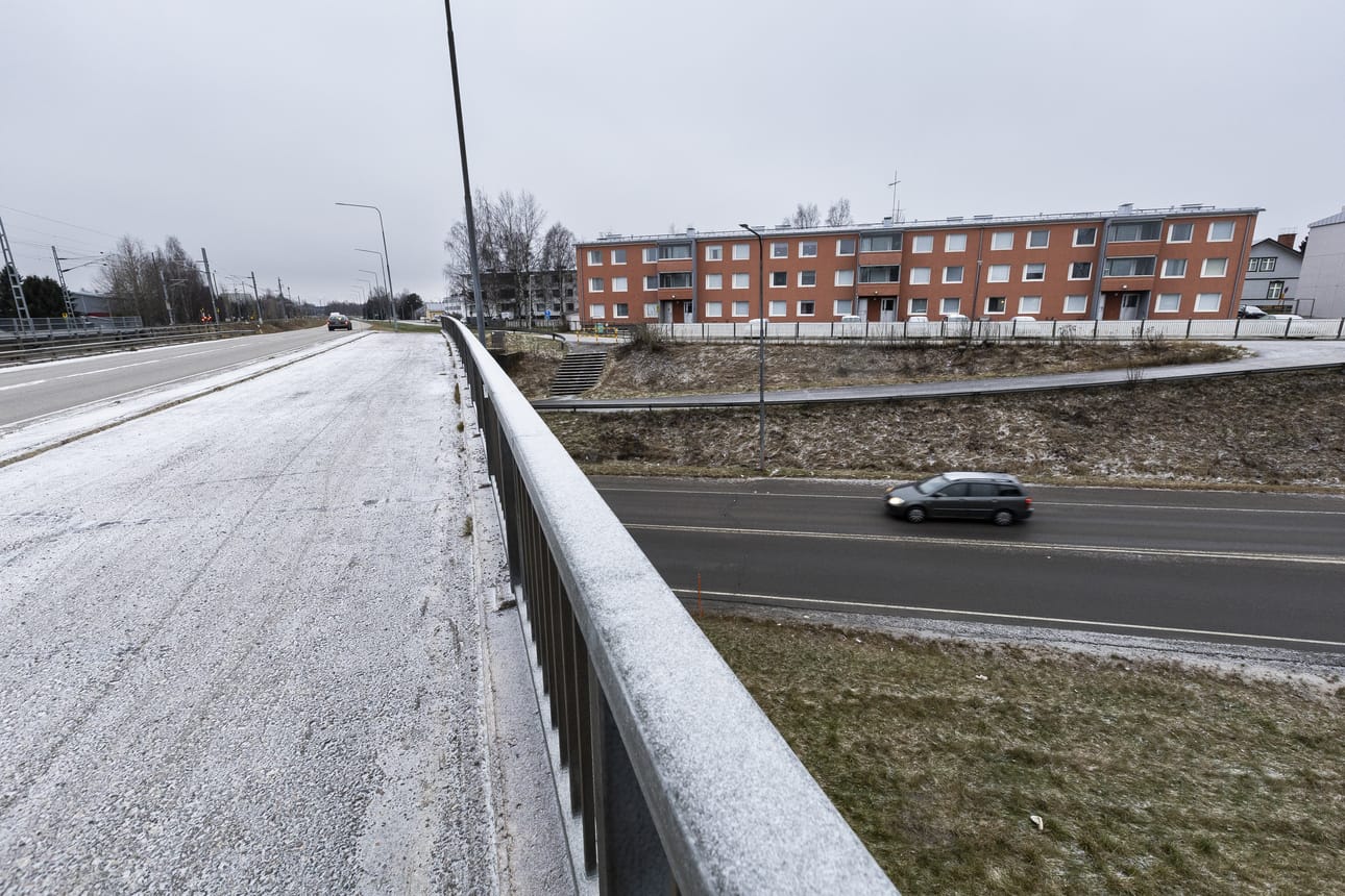 Kokkolantien ylittävä Ratakadun silta korjataan ensi kesänä. Työ kestää kuukausia.