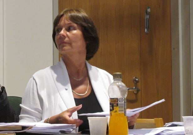 Tita Rinnevaara vaati oikeudessa kaupungilta kymmenien tuhansien euron korvauksia erottamismenettelystään ja tuomiota myös syrjinnästä.