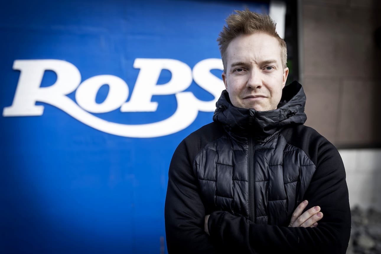 Selostaja Joni Vihreävuori tulkitsee alkavan kauden RoPS-ottelut Lapin Kansan lähetyksissä.