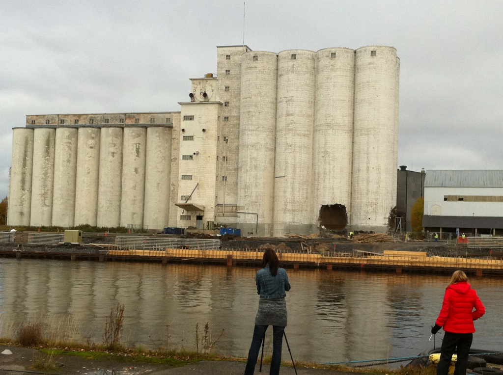 Toppilan siilot ennen räjäytystä lauantaina.