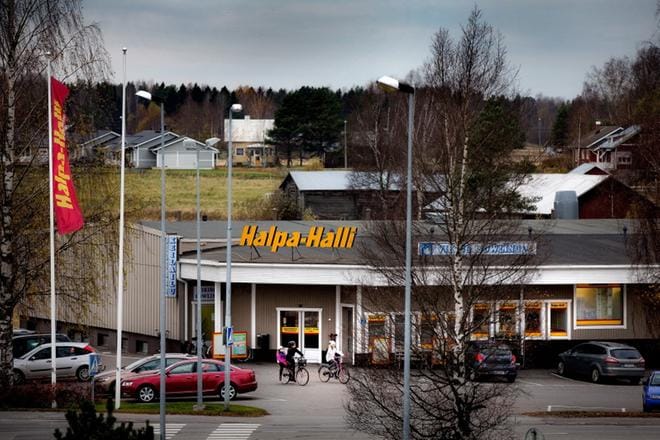 Halpa-Hallin taival Vöyrillä päättyy tammikuun lopussa. Seuraajan valikoimassa on aiempaa enemmän elintarvike- ja päivittäistavaroita. KUVA: EETU SILLANPÄÄ