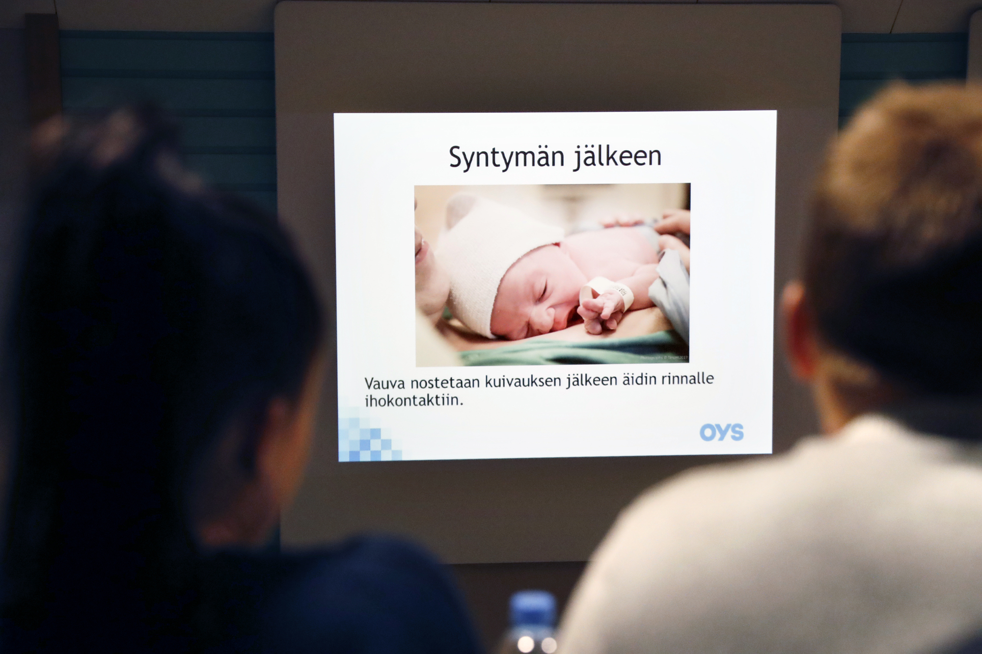 Kysyimme: Miksi Oulun yliopistollisessa sairaalassa ei järjestetä synnytysvalmennusta etänä?