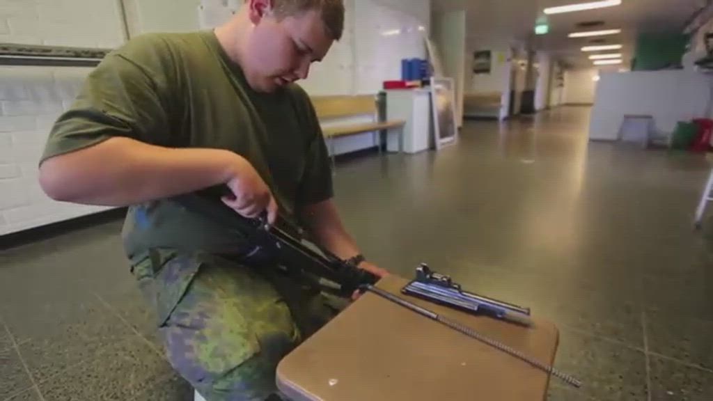 Kuinka armeijan perinteistä pidetään kiinni? Aseen puhdistus