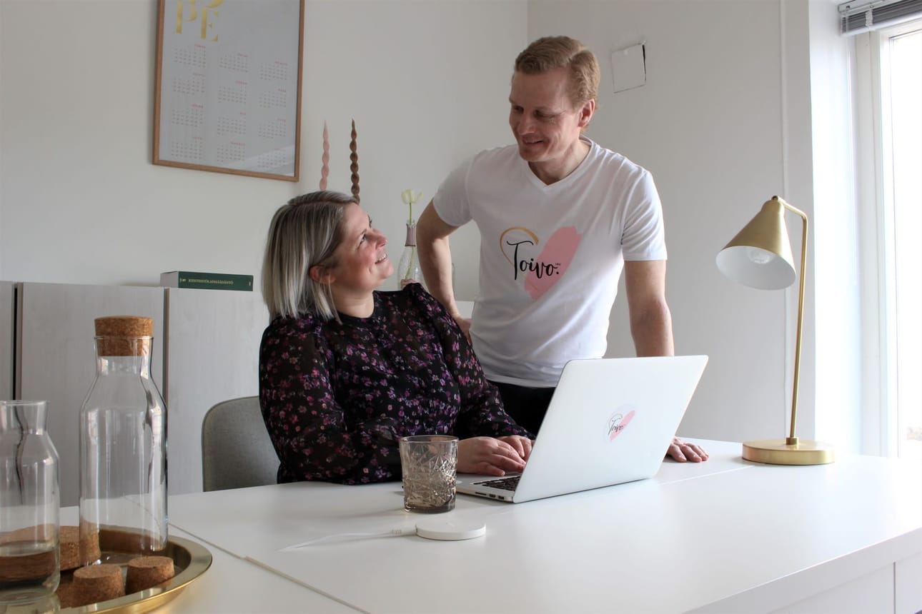 Riina Ek-Hietasen ja Janne Hietasen idea oman kiinteistönvälitysyrityksen perustamiseen tuli monien sattumien kautta. Toivo LKV:n tärkeimmiksi toimintaperiaatteiksi on muodostunut ihmisläheisyys, lämpö ja asumisen toiveiden toteuttaminen.