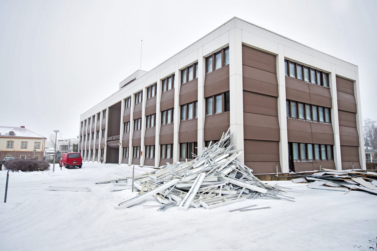 Raahen keskustaan 1980 valmistunut Rautatalo puretaan uudisrakentamisen tieltä. Rakennusliike Lapti Oy suunnittelee tontille uusia kerrostaloja.