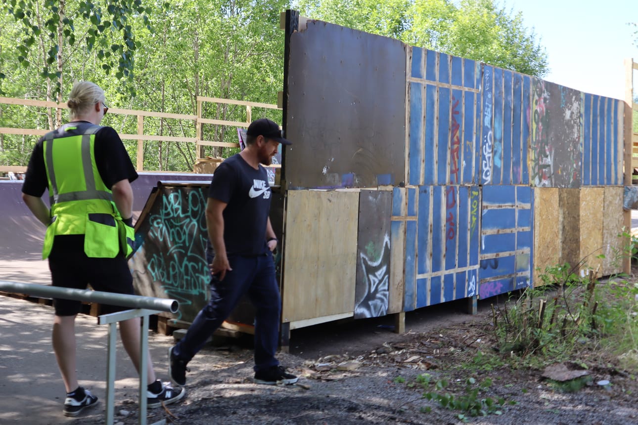 Skeittirampin takaseinään jätettiin tilaa graffiteille, jotta itse ramppi pysyisi siistinä. Ramppi on yhdistelmä uutta ja vanhaa.