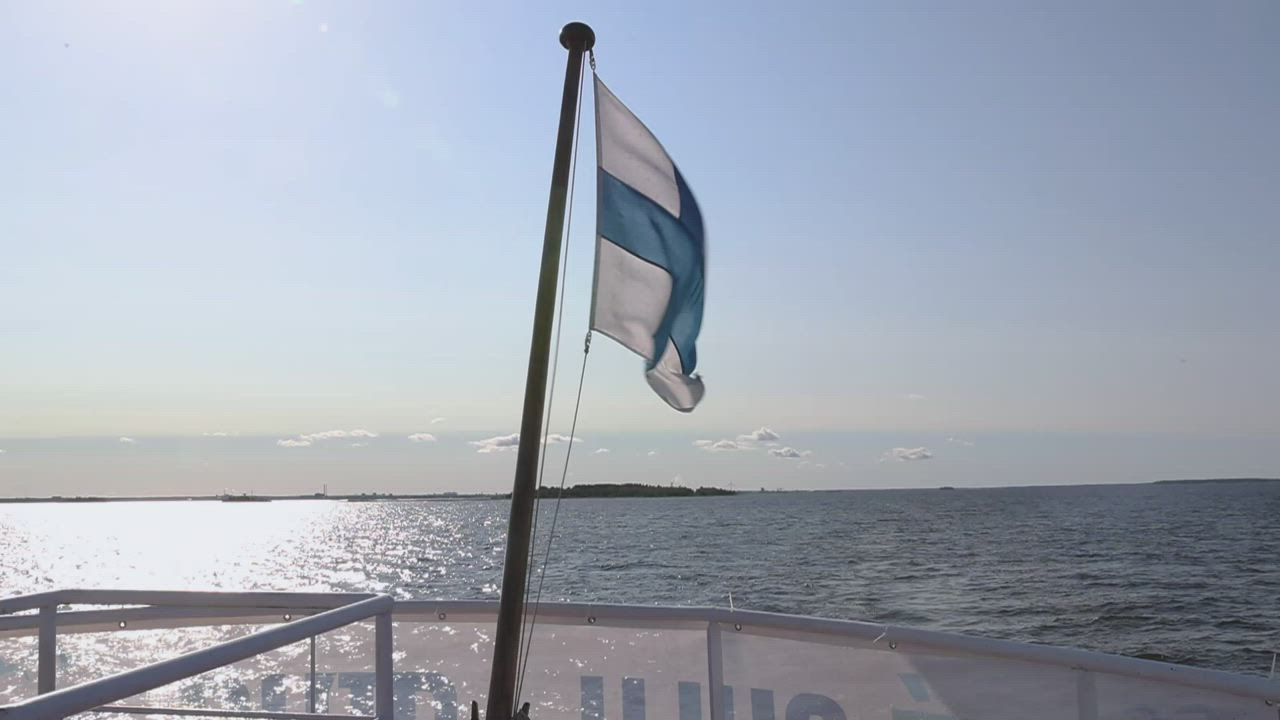 Suomen Majakkaseuran väki seilaa Oulu-laivan risteilyllä katsomassa alueen majakoita