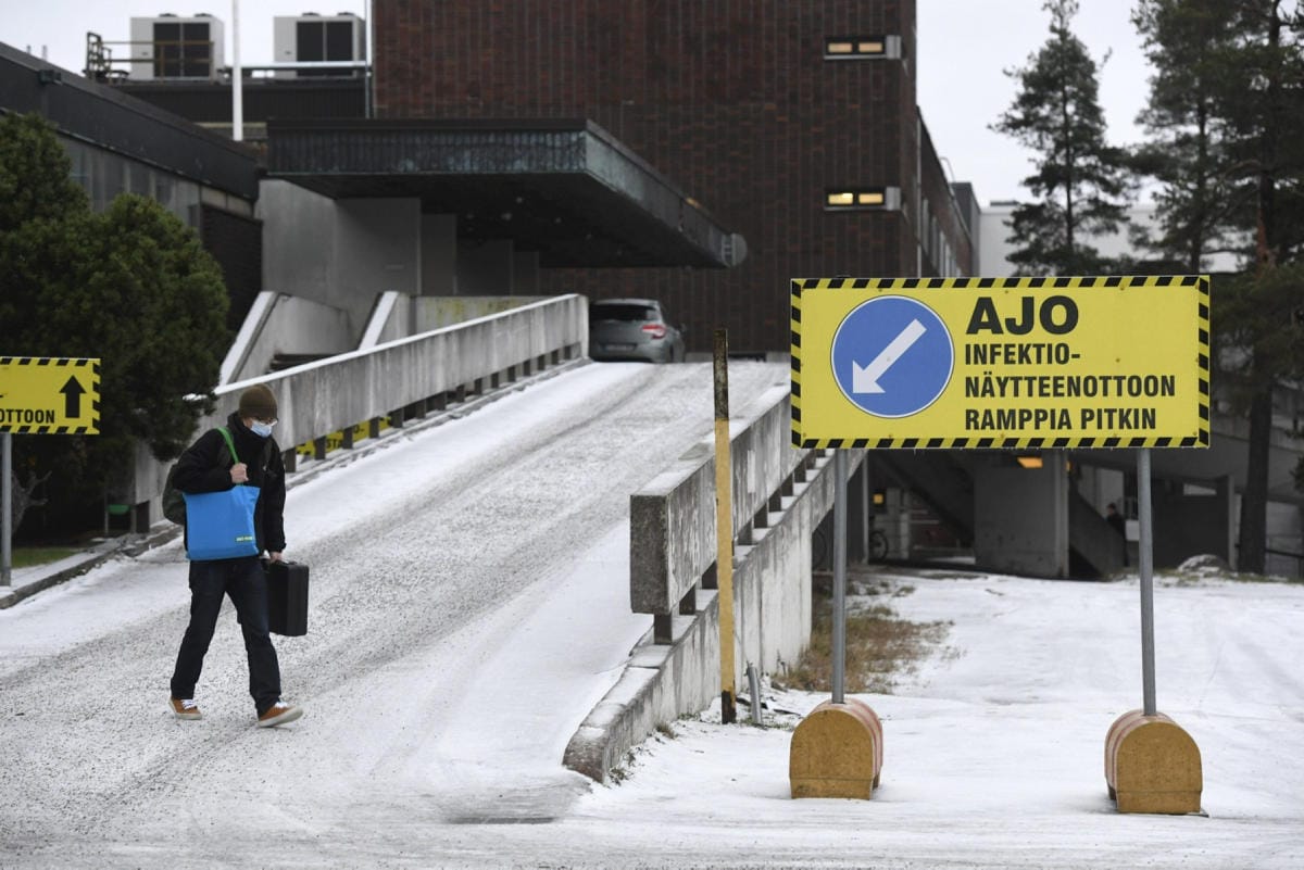 Hoitoon pääsyä odottaneista noin seitsemän prosenttia oli jonottanut yli puoli vuotta. LEHTIKUVA / HEIKKI SAUKKOMAA