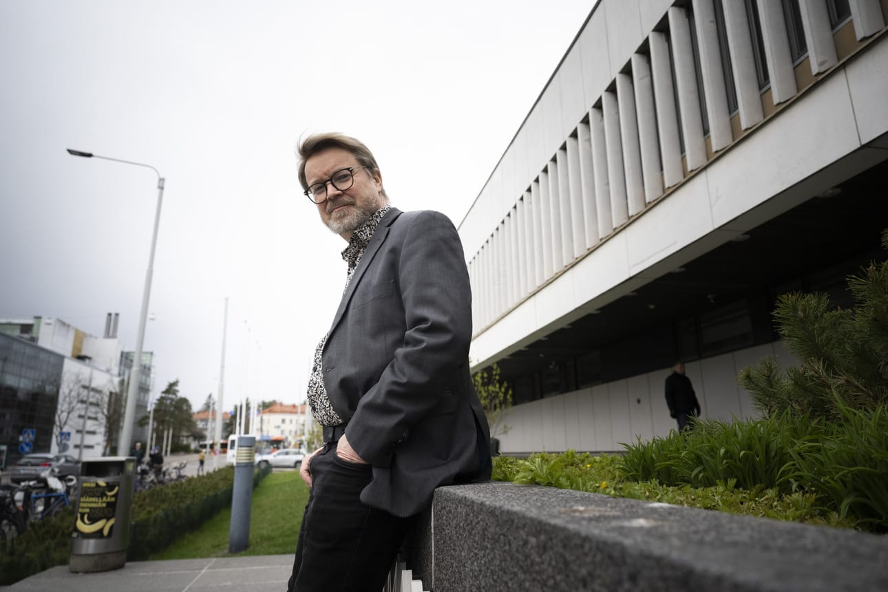 Helsingin yliopiston zoonoosivirologian professori Olli Vapalahti kertoo, että aikuisista suomalaisista 5–10 prosenttia on sairastanut myyräkuumeen. Vapalahti kuvattuna Helsingissä viime vuoden huhtikuussa.