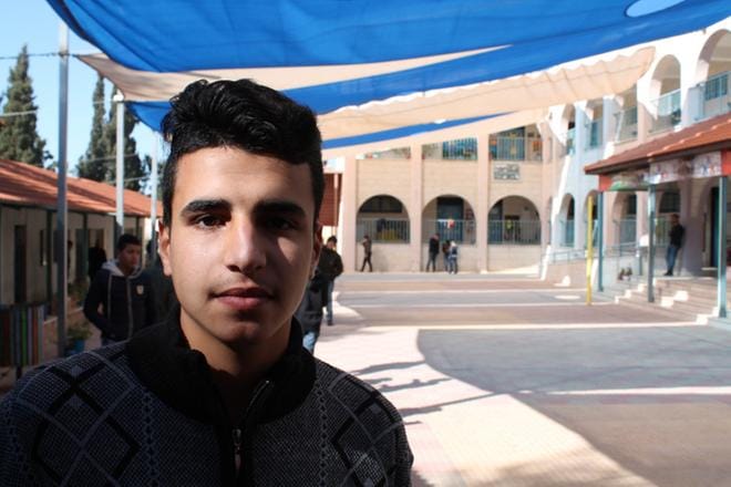 –Tunnen pelkoa sotilaita kohtaan. He voivat ampua tai pidättää minut tai ystäviäni ilman syytä, opiskelija Wajdi Sharif, 16, sanoo.