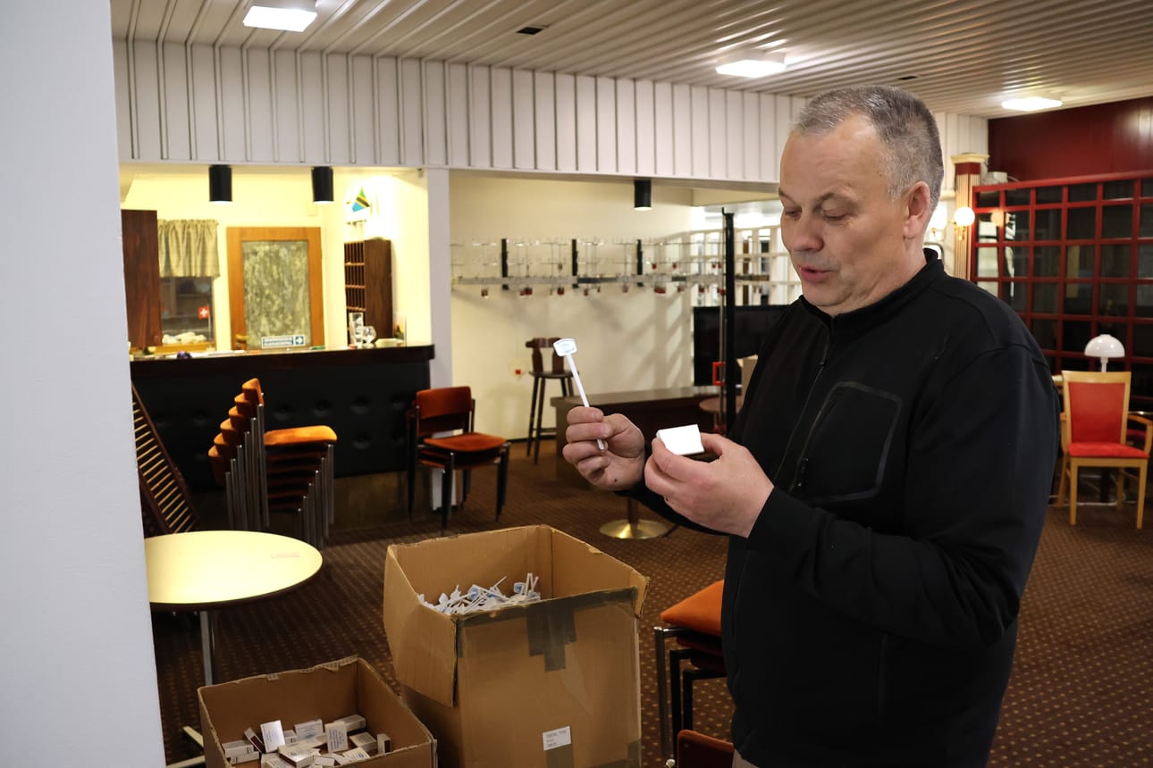 Tapahtuman ensimmäisenä päivänä kävijöille jaettiin muistoksi talon tulitikkuaskeja ja drinkkitikkuja, kertoi Petri Pihlajaniemi.