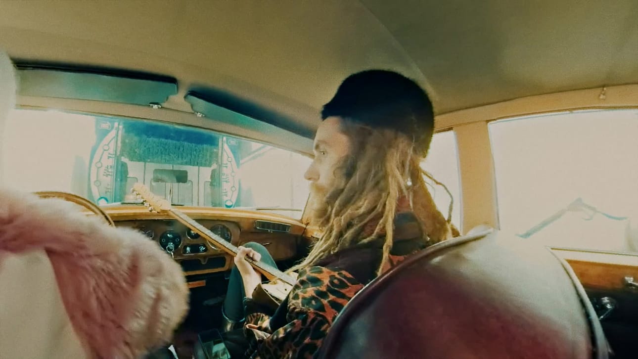 Juha Laine sai palkinnon Color Dolor -yhtyeelle tekemästään Anyway The Wind Blows -videosta.