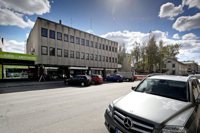 Uusi Wanha Mestari avaa ovensa Kenkä-Salmen tiloissa vielä tämän kesän terassikeleille. Sen ja lastenvaateliikkeen väliin remontoidaan tilat toiselle ravintolalle, joka todennäköisesti on niin sanottu siipipaikka. KUVA: KARI LÖFHJELM