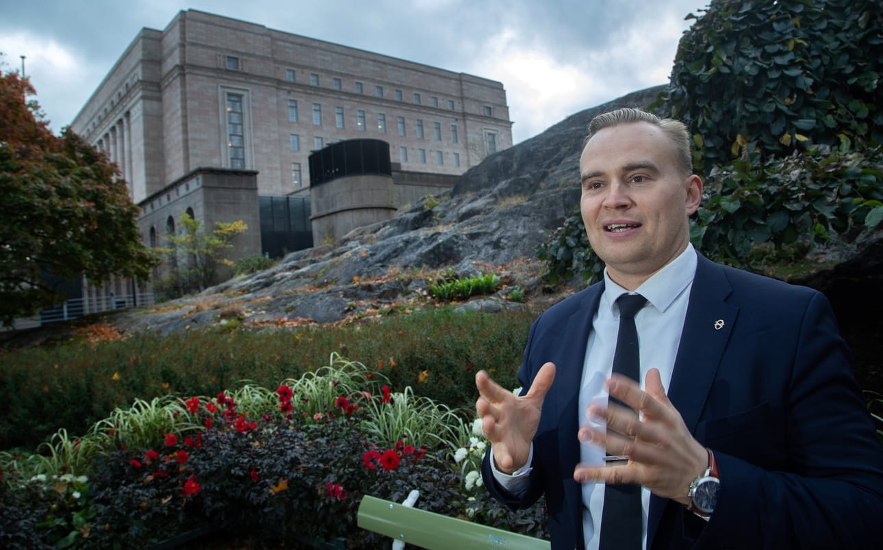 Helsinkiläinen kansanedustaja Atte Harjanne on suosituimpana varapuheenjohtajana vahvoilla vihreiden johtotehtäviin, kun Maria Ohisalon sijainen valitaan. Harjanne on valmis jakamaan ministeripestin ja puheenjohtajuuden kahdelle henkilölle.