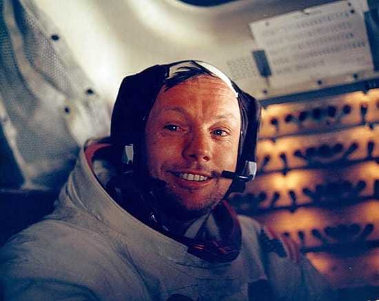 Neil Armstrong myhäili kuukävelyn jälkeen kuumoduulissa.