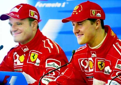 Ylitse muiden. Ferrarikuljettajien Rubens Barrichellon ja Michael Schumacherin ilmeistä näkee , kuka on kunkku tällä hetkellä F1-maailmassa. Ferrarien vauhdille ei löydy muista talleista pysäyttäjää.