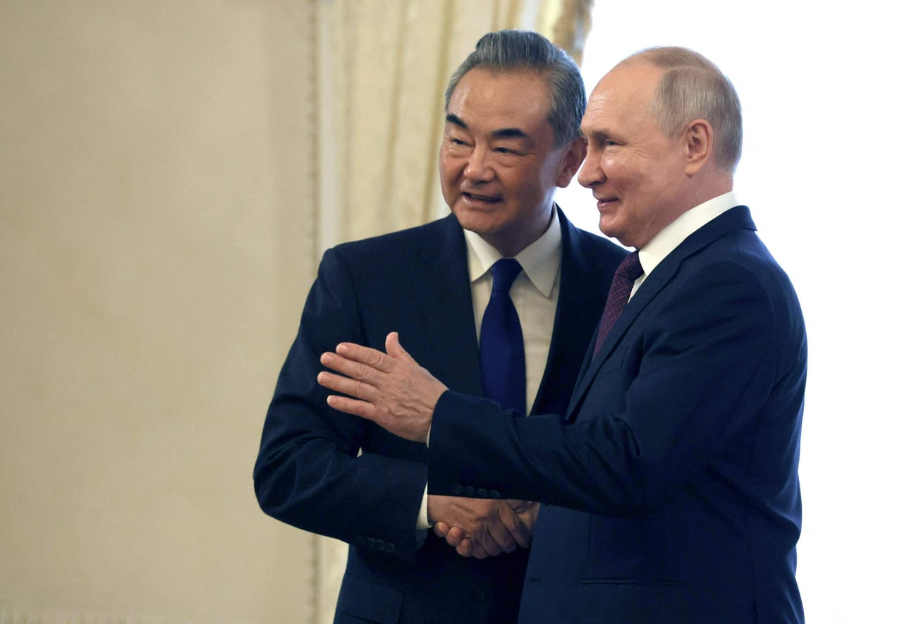 Wang ja Putin tapasivat keskiviikkona Pietarissa. LEHTIKUVA/AFP