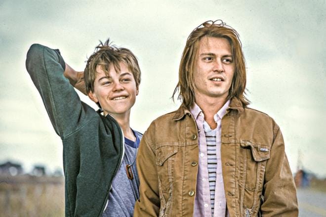 Nuori Johnny Depp ja vielä nuorempi Leonardo DiCaprio ovat veljekset elämän karikoissa pikkukaupungissa Gilbert Grape -elokuvassa. KUVA: Yle Kuvapalvelu