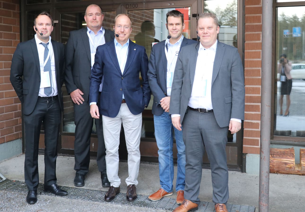 Wasalinen rahtijohtaja Tony Ehrs, Härmän Liikenteen toimitusjohtaja Sami Heinimäki, SE Mäkisen toimitusjohtaja Iiro Mäkinen ja Metsä Groupin projektijohtaja Tero Ojala keskustelivat logistiikan alan paneelissa lauantaina Härmässä kilpailukyvystä SKALin johtajan Petri Murron johdolla.