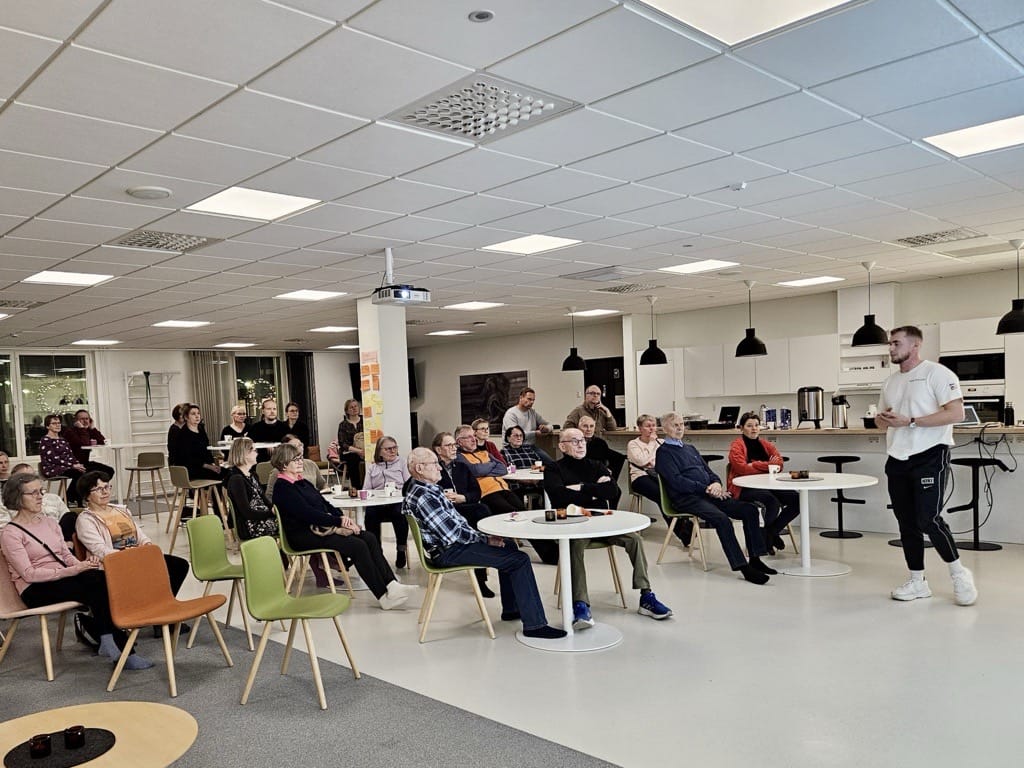 Kempeleen aktiiviset liikkujat kokoontuivat keskiviikkona sporttikahveille. Mukana oli myös naapurikunnan keihäänheittäjä Toni Keränen.