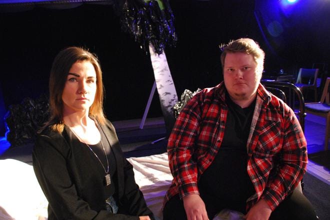 Anna Liisan (Annika Purho) ja Mikon (Pietu Korpi-Käkelä) välillä tunteet vaihtuvat laidasta laitaan. KUVAT: EEVA-LIISA KULJU