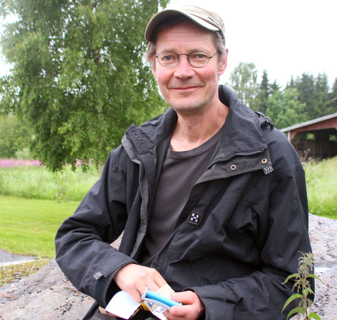 Juha Hurme ottaa kantaa maailman tilaan julkisissa puheissaan. Hän ei kuitenkaan paasaa paatoksellisesti, vaan saa ihmiset pohtimaan valintojaan pelkällä toteamisella.