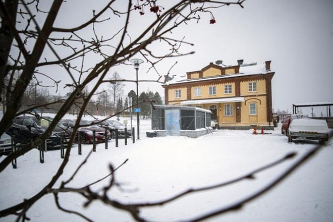 Sisäsatamaan suunnitellaan paljon keskustelua herättänyttä huoltorakennusta tälle paikalle. KUVA: MAIJA SAANIO