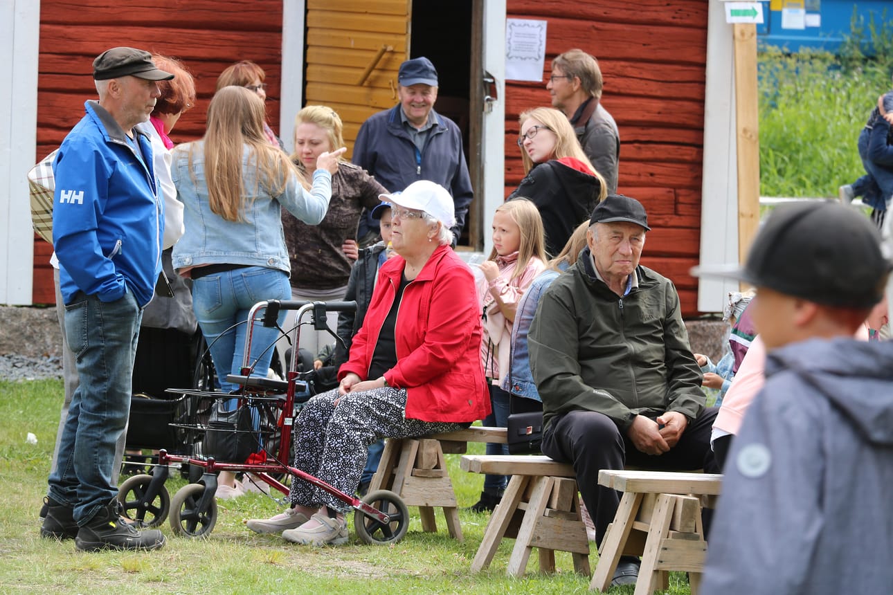 Merijärven markkinat vetivät väkeä naapurikunnista asti.