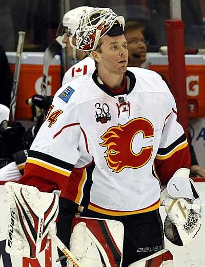 Miikka Kiprusoff on iskussa.