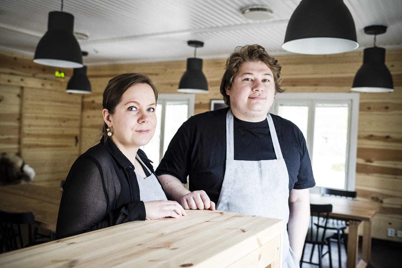 Posiolainen Tapio ravintola. Johanna Mourujärvi ja Connor Laybourne.