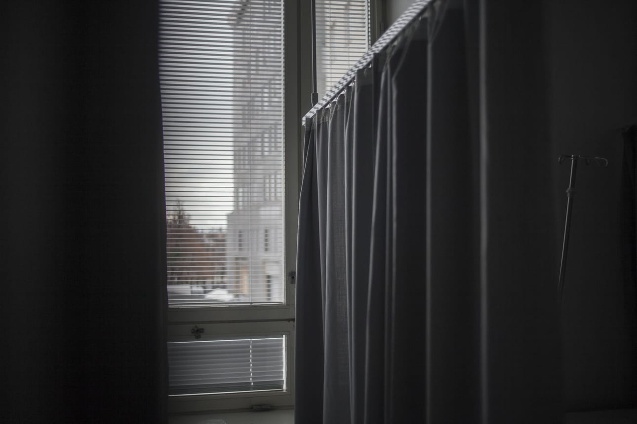 Sairaalaverhot, vastasi Noora Friman, kun Raisa Kyllikki Ranta kysyi häneltä lapsettomuuteen liittyviä kuva-aiheita.