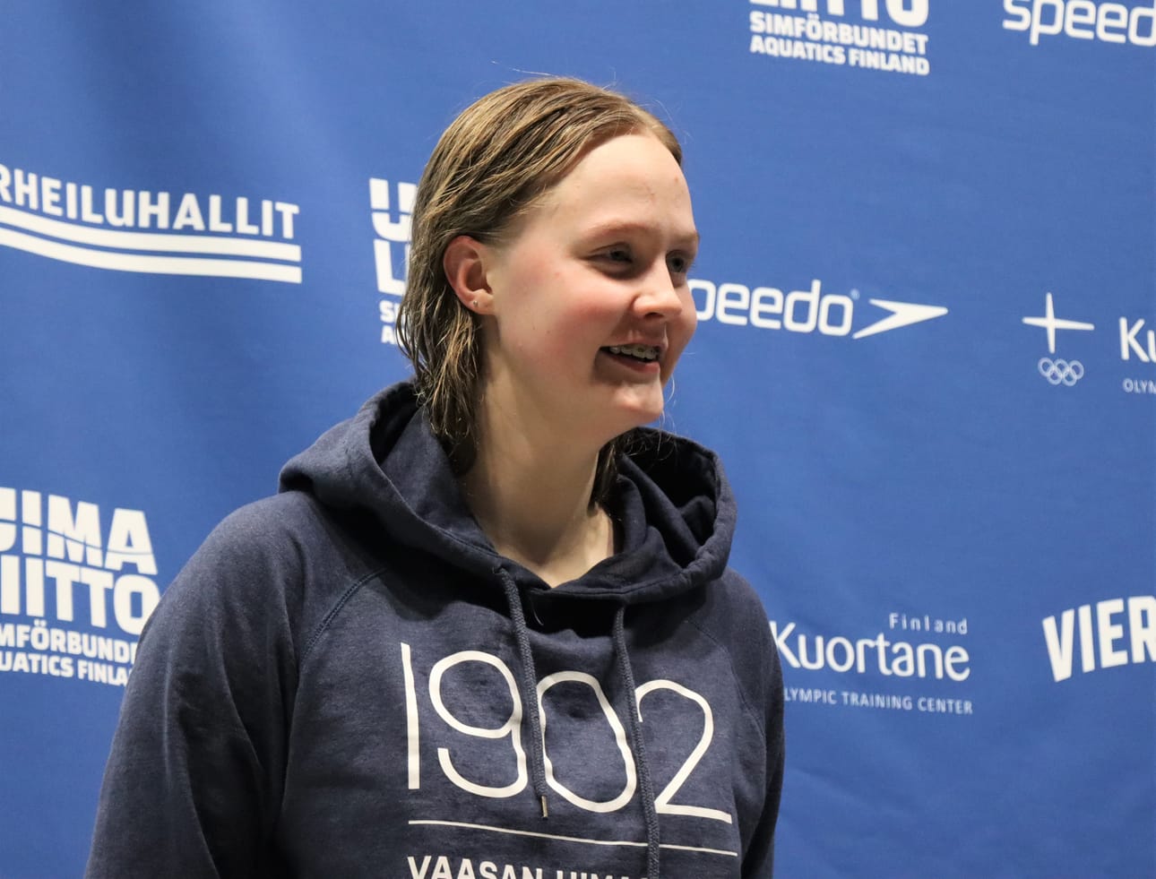 Fia Stenman otti T18-sarjassa 50 metrin vapaauinnissa kultaa ja ankkuroi Vaasan Uimaseuran mestariksi tyttöjen vapaauintiviestissä. Joukkueessa uivat lisäksi Aina Keiski, Ellen Williamsson ja Meja Riska. Arkistokuva.