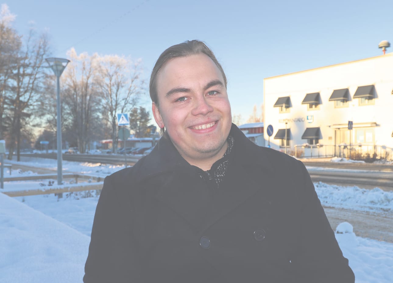 Joni Mattila tunnustautuu paljasjalkaiseksi lumijokiseksi.