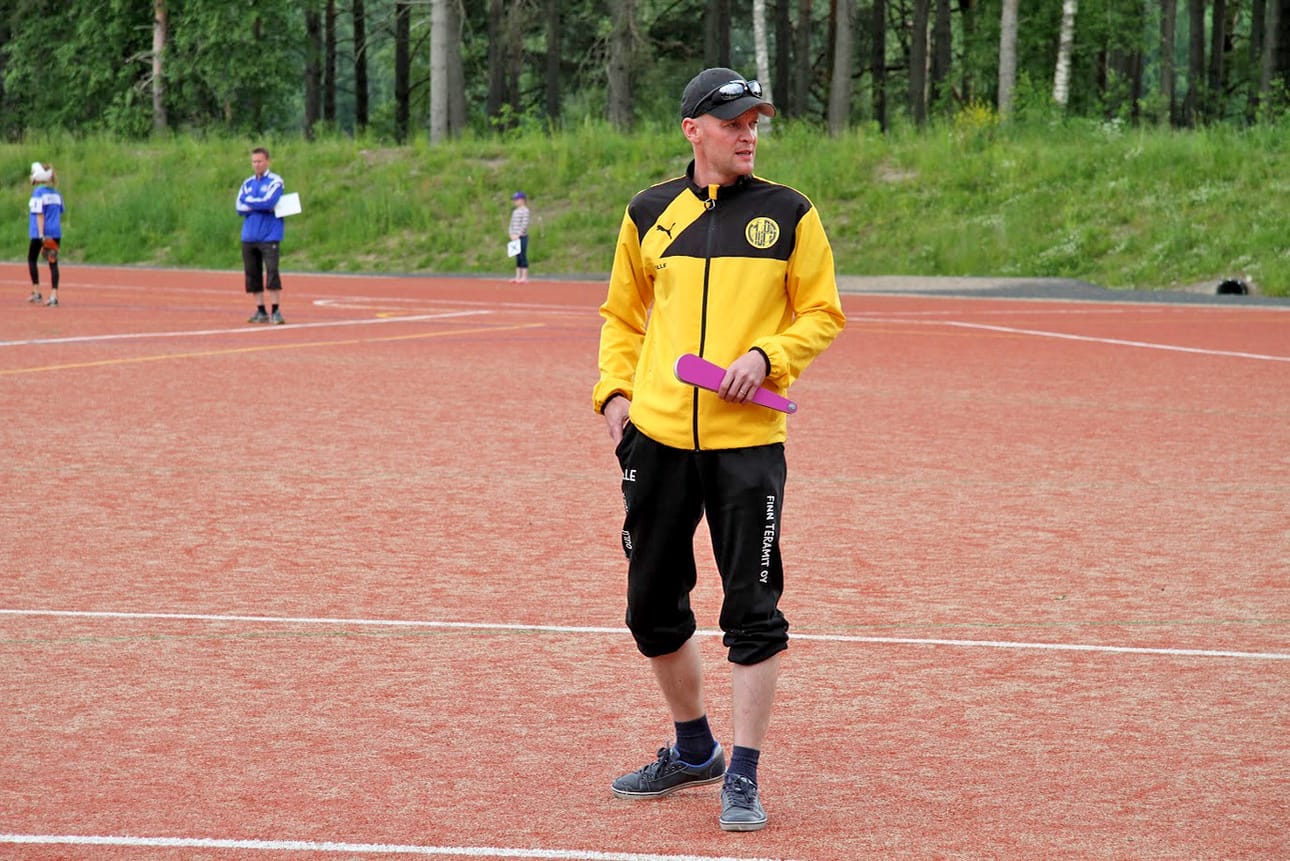 Ville Palkilla on pitkä kokemus pesäpallosta. Nyt hän antaa tietotaitonsa Oulunsalon Vasaman käyttöön.