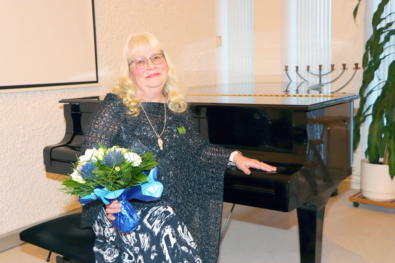 Taiteilija Marja-Leena Tykkyläinen iloitsi saamastaan tunnustuksesta. Juhlasta hän oli menossa kotiin perheensä luokse miehensä Kari Tykkyläisen kanssa. Stipendirahoille hän ei vielä ollut ehtinyt miettiä hyvää sijoituskohdetta, mutta tiesi sellaisen kyllä järjestyvän.