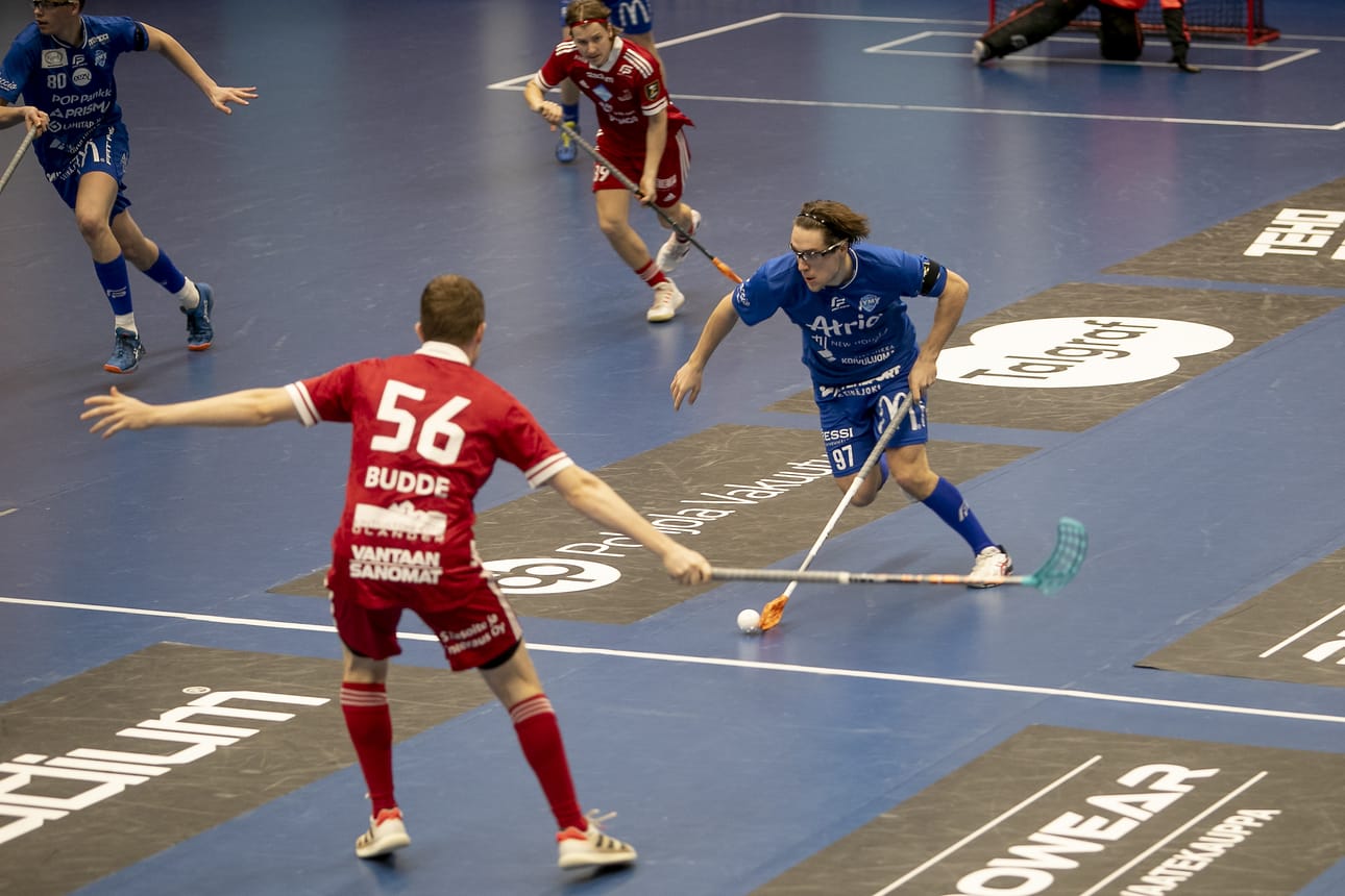 Jymyn Riku Hakasella riitti vauhtia kaukalossa.
