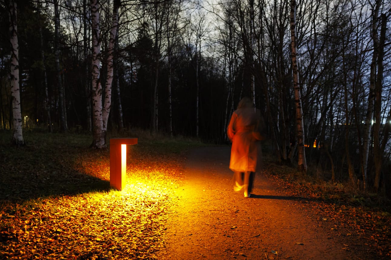 Kuu-valaistus on pehmeän oranssia, kuin kynttilän liekin väriä. Kyseessä on 1 800 kelvinin niin sanottu amber-valo.
