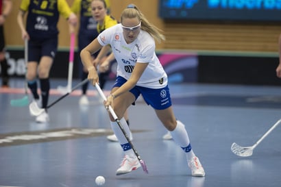 Hanna Niemelä lupaa tuoda MM-pokaalin näytille Yli-Iihin, jos Suomi voittaa Singaporessa salibandyn maailmanmestaruuden