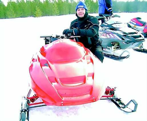 Kulkeva peli. Sauli Sirniö on saanut kelkkansa vauhtiin.