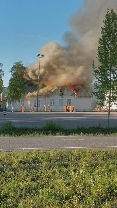 Lukijan video: Alakylän koulupalo alkuvaiheessa