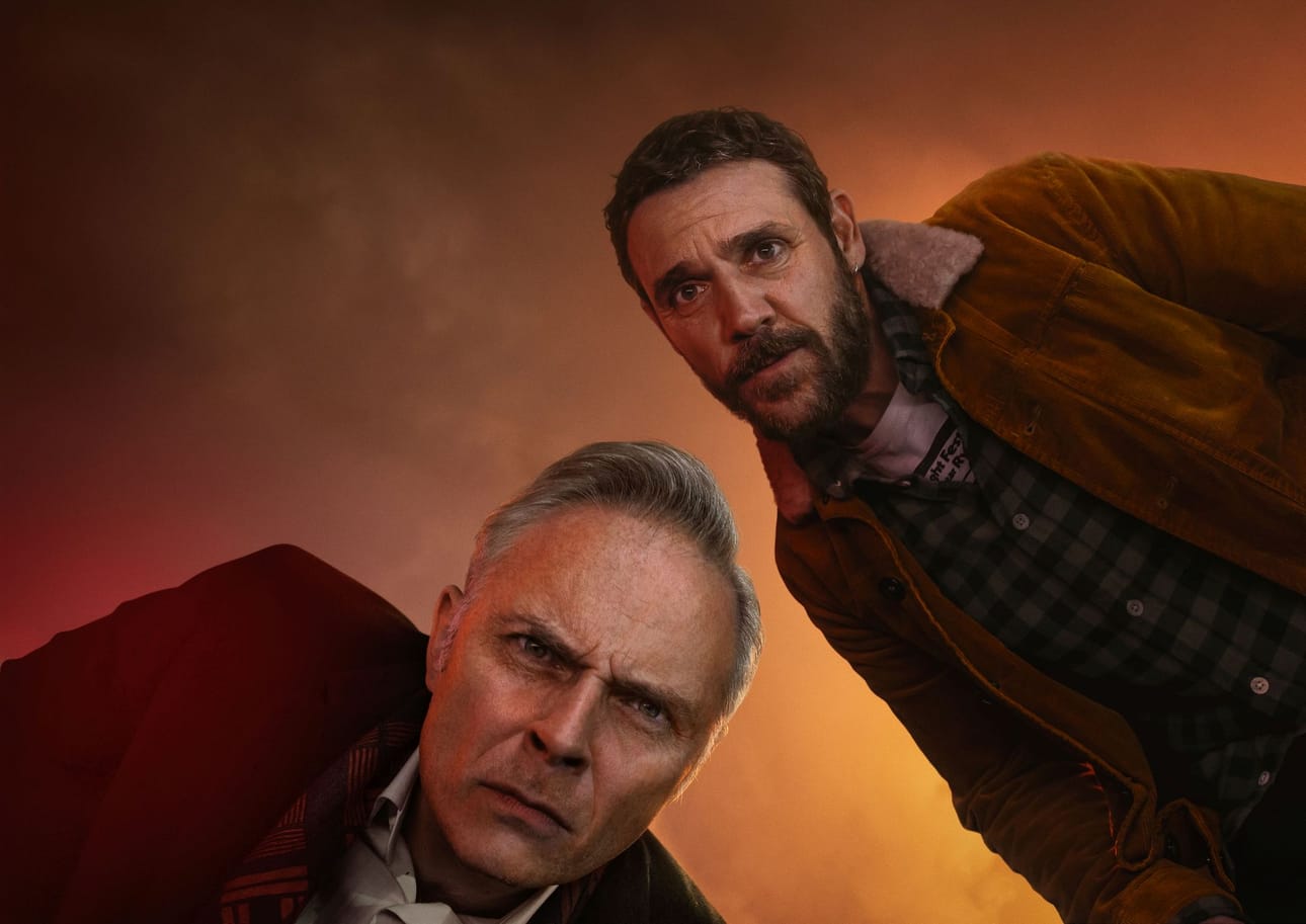 Hän taitaa olla kuollut. Veljekset Max (Mark Bonnar) ja Jake (Jamie Sives) aiheuttavat minisarjassa onnettomuuden, jonka jälkihoidossa on parantamisen varaa. Asiat karkaavat käsistä.