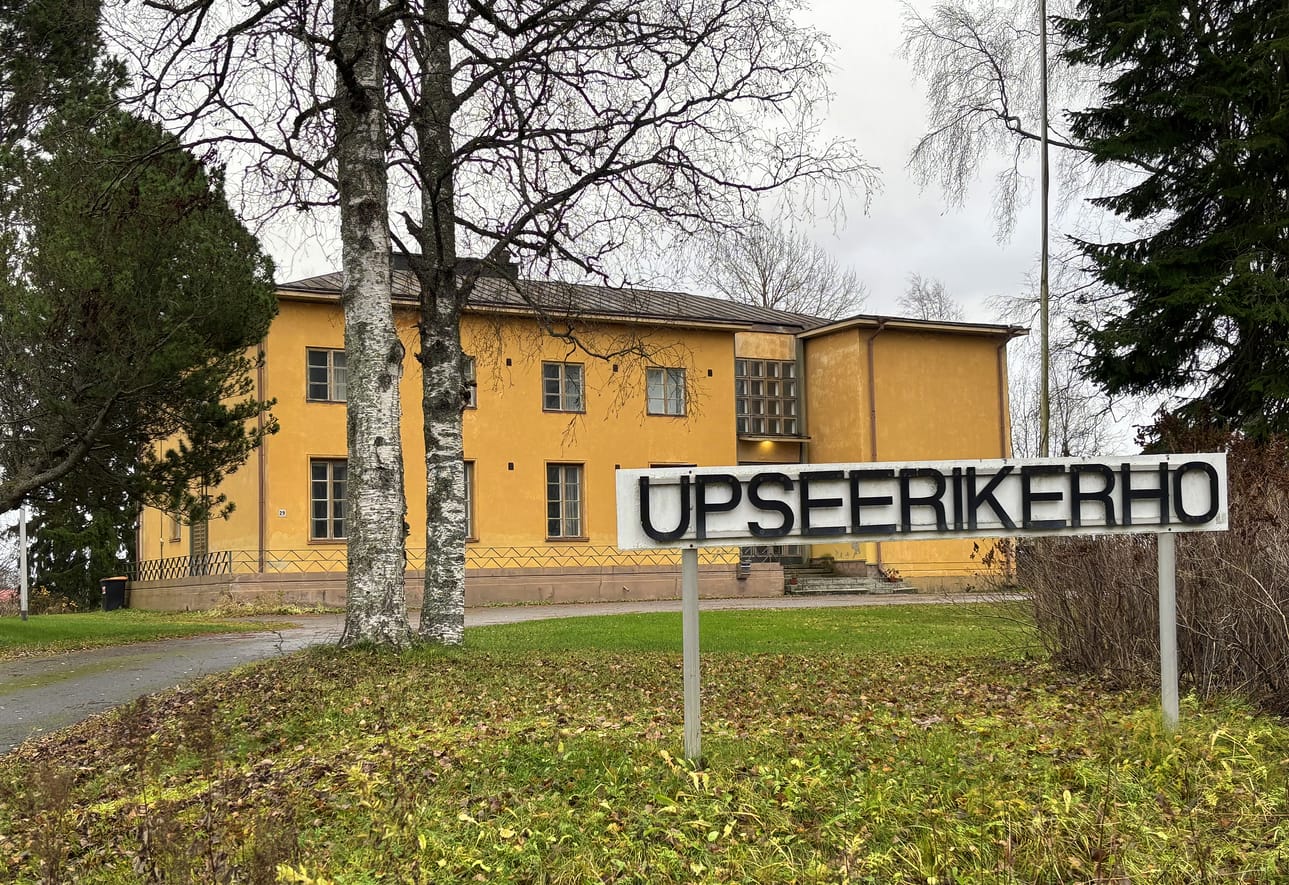 Ragnar Ypyän suunnittelema upseerikerho valmistui vuonna 1931. Se sijaitsee Lentokentäntien varrella, lentokenttäalueen rakennuksista lähimpänä entistä Keskustan alakoulua.