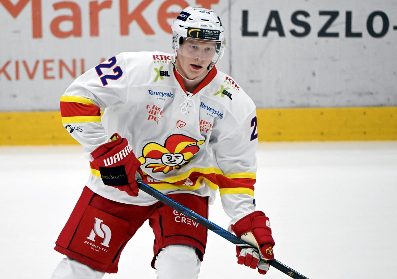 Alexander Forslund teki Jokerien ensimmäisen Mestis-maalin torstai-iltana. Jokerit pelasi edellisen kerran Suomen toiseksi korkeimmalla sarjatasolla 1980-luvun lopulla. LEHTIKUVA / Jussi Nukari