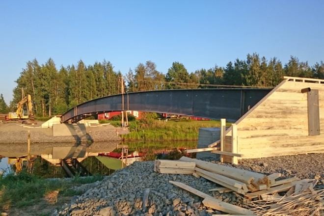 Hartaasti odotettu kevyen liikenteen silta on luovutuskunnossa 10. elokuuta. KUVA: MIIANELLA HERRALA