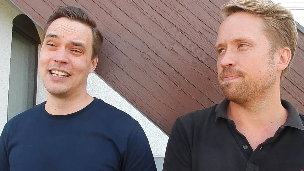 Tomi ja Juho Punkeri, musiikin monitoimitekjät Oulaisista. Nyt Juho (oik. ) kilpailee paikasta tangomarkkinoiden finaaliin.