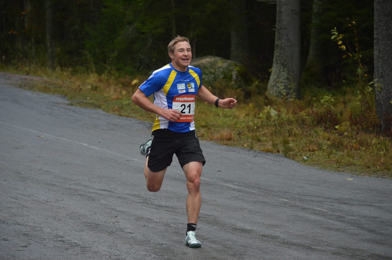 Juho Latvakoski juoksi SM-kisoissa kaksi matkaa.