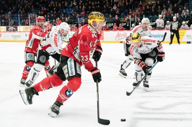 Sport-hyökkääjä Olavi Vauhkosen tehot JYP-ottelussa olivat 0 + 1. Vauhkonen teki Sportille alunperin 2-1-osumankin, mutta maali hylättiin. KUVA: ESA SILTALOPPI MEDIA/OSKU PIENIMÄKI